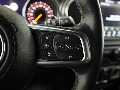 Used 2019 Jeep Wrangler Unlimited Sahara image 25