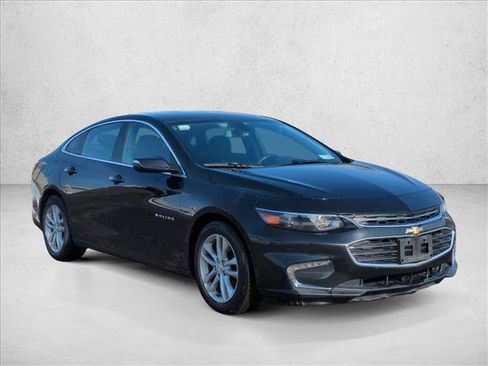 Used 2017 Chevrolet Malibu LT image 3