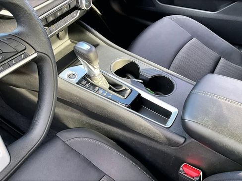 Used 2025 Nissan Altima 2.5 SV image 16