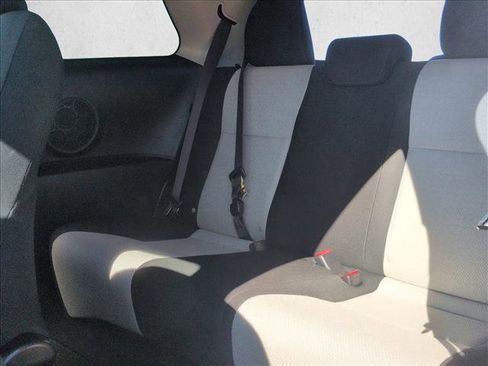 Used 2014 Toyota Yaris L image 17