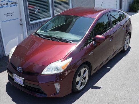 Used 2013 Toyota Prius Persona Series FWD image 3