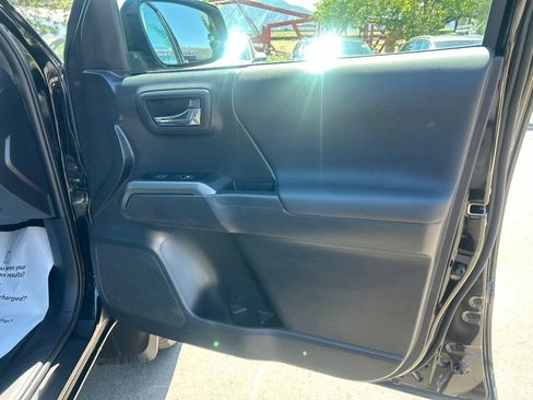 Used 2023 Toyota Tacoma TRD Sport AWD/4WD image 9