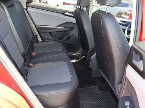 Certified 2022 Volkswagen Taos SE w/ Panoramic Sunroof Package image 19