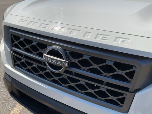 Used 2022 Nissan Frontier SV AWD/4WD image 24