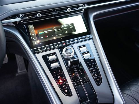 Used 2024 Aston Martin DB12 Coupe image 8