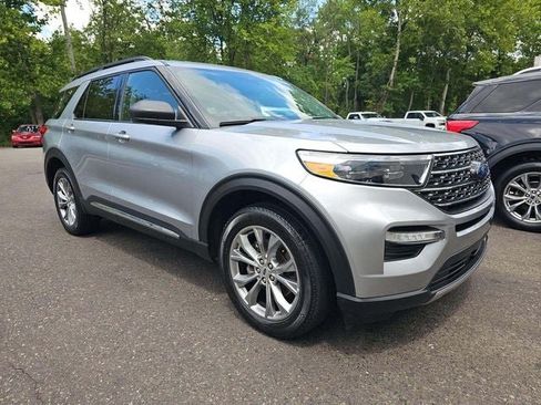 Used 2022 Ford Explorer XLT w/ Equipment Group 202A AWD/4WD image 6