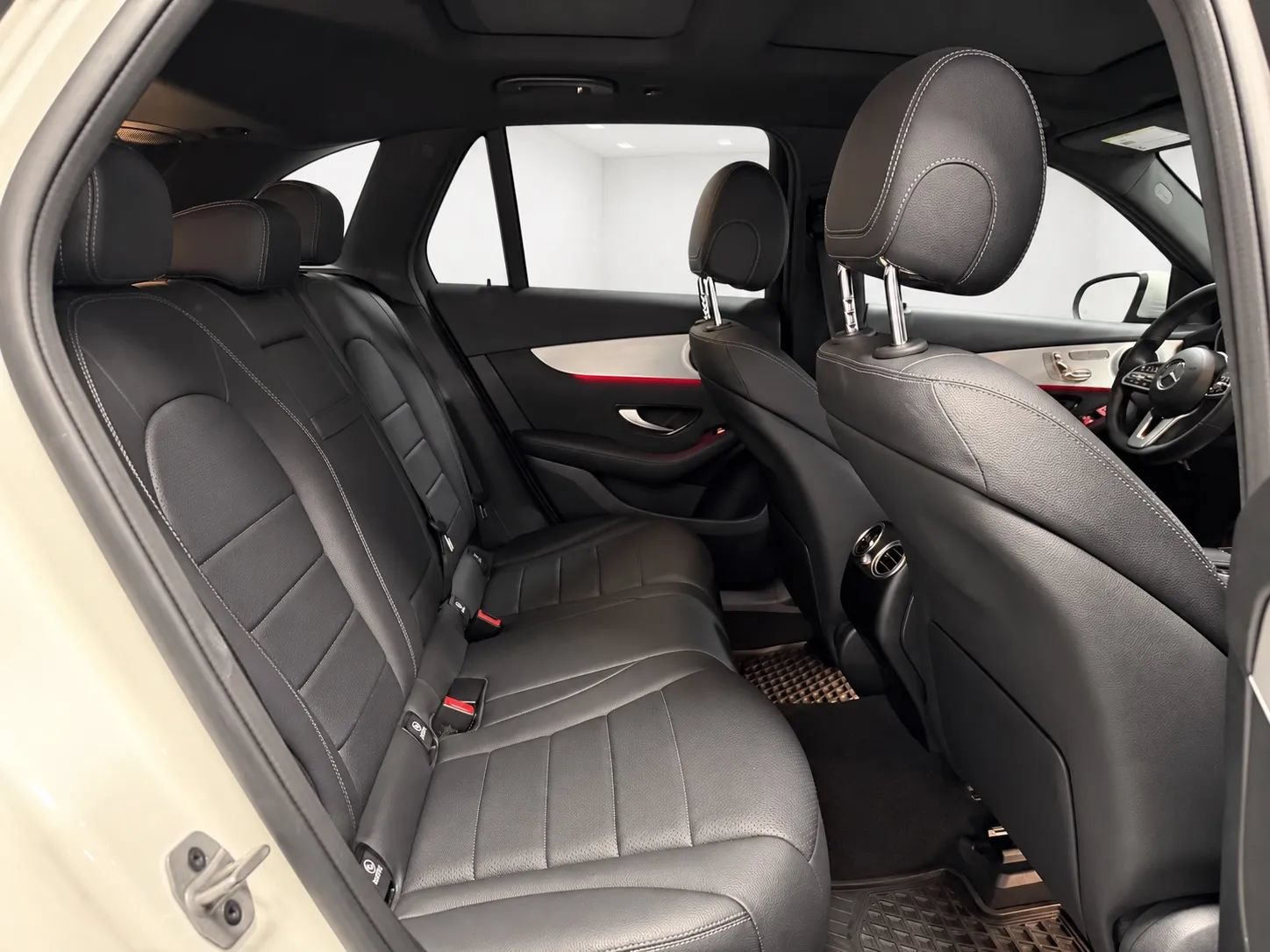 Used 2021 Mercedes-Benz GLC 300 4MATIC w/ Premium Package image 21