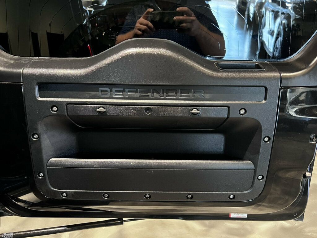 Used 2023 Land Rover Defender 130 SE AWD/4WD image 19