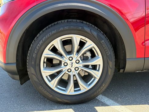 Used 2022 Ford Explorer XLT w/ Equipment Group 202A RWD image 9