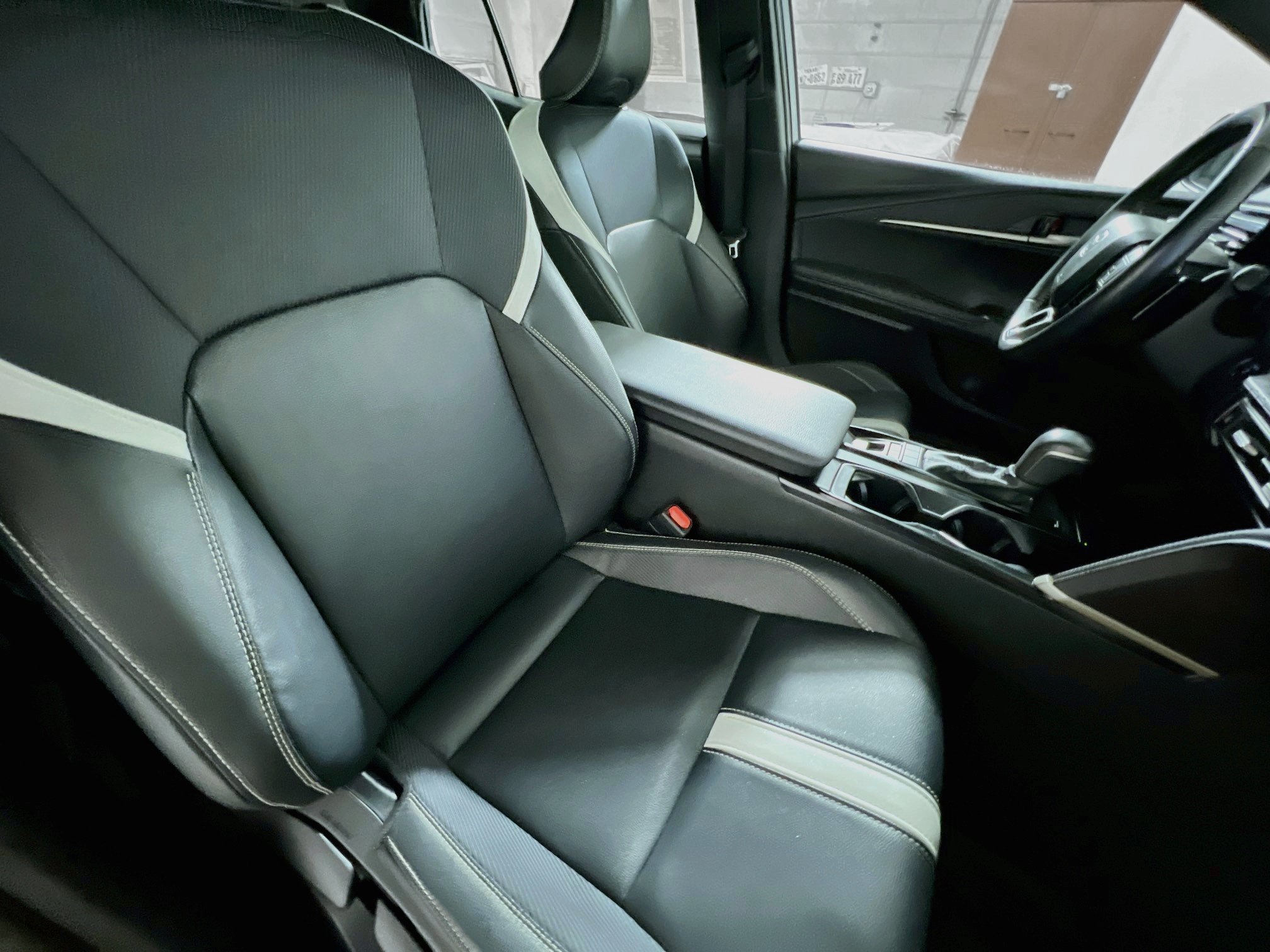 Used 2025 Toyota Camry SE FWD image 31