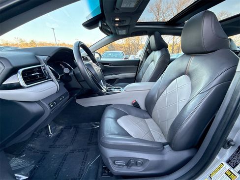 Used 2018 Toyota Camry XLE image 13