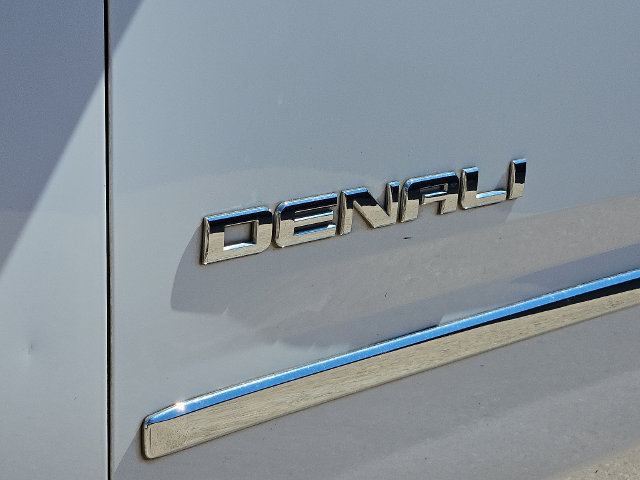Used 2017 GMC Yukon Denali AWD/4WD image 5