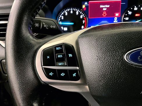 Used 2022 Ford Explorer XLT image 18