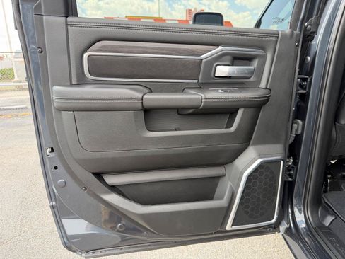 Used 2025 RAM 2500 Laramie AWD/4WD image 17