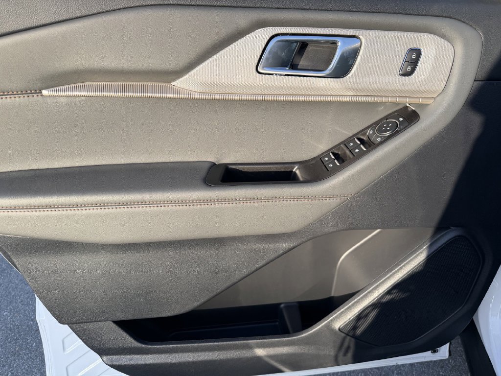 New 2026 Ford Explorer Active w/ Active Comfort Package RWD image 24