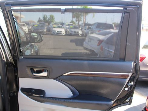 Used 2015 Toyota Highlander Limited Platinum AWD/4WD image 24