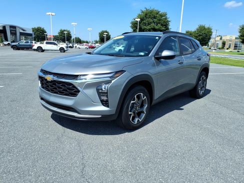 Certified 2024 Chevrolet Trax LT w/ LT Convenience Package FWD image 1