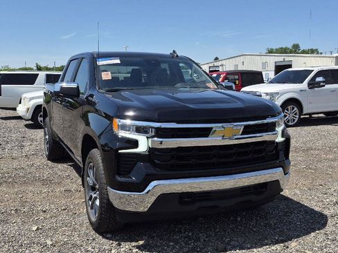 Used 2024 Chevrolet Silverado 1500 LT AWD/4WD image 2