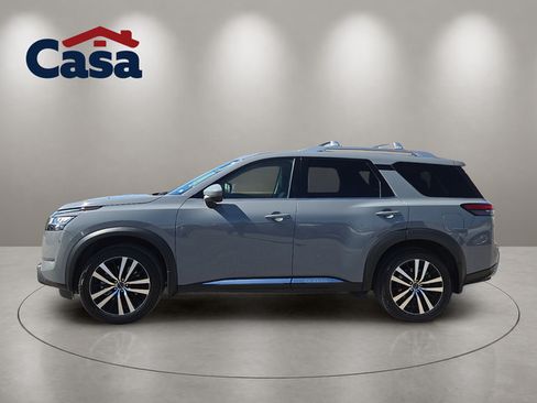 Used 2023 Nissan Pathfinder Platinum FWD image 3