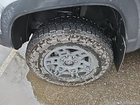 Used 2021 Toyota Tacoma TRD Off-Road image 6