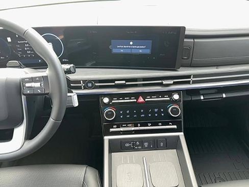 Used 2025 Hyundai Santa Fe Limited image 10