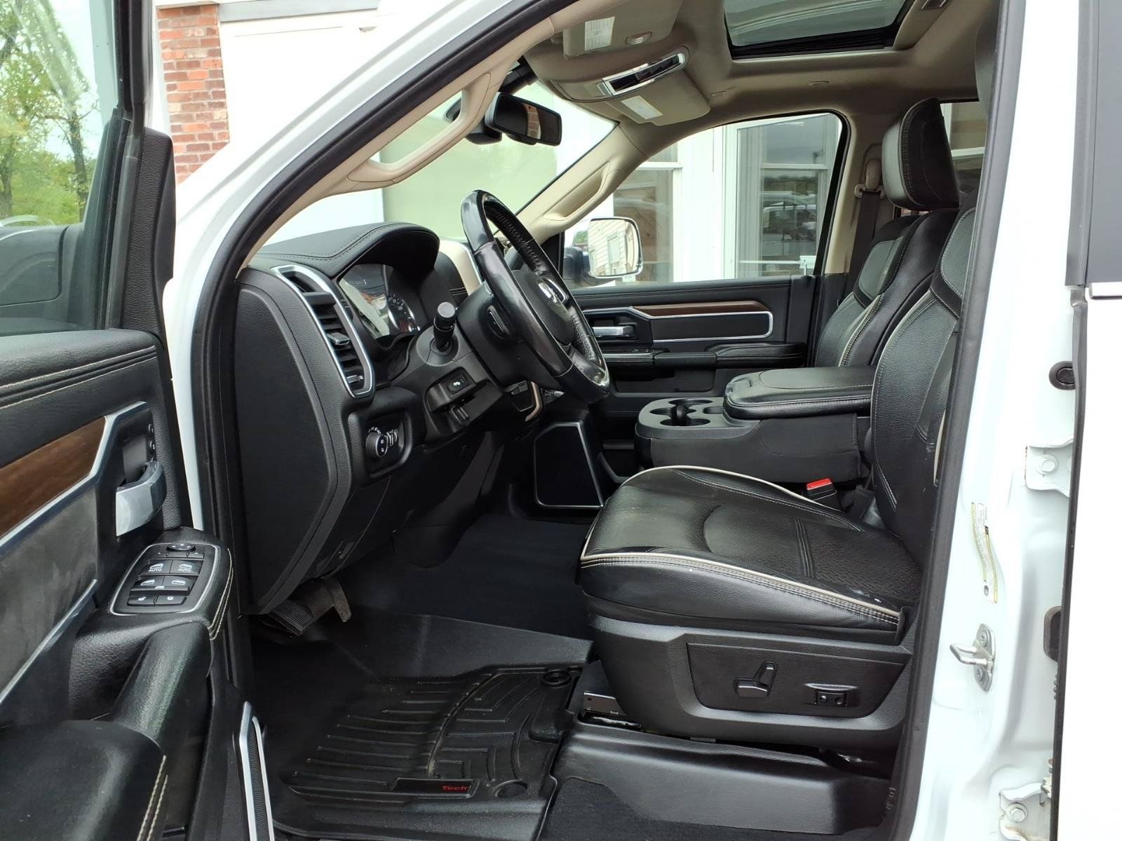 Used 2022 RAM 3500 Laramie AWD/4WD image 9