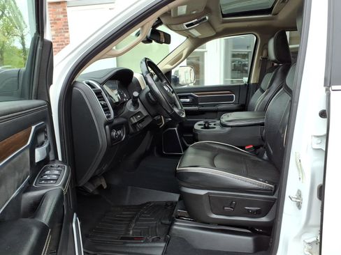 Used 2022 RAM 3500 Laramie AWD/4WD image 9
