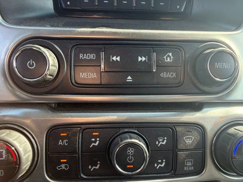 Used 2015 Chevrolet Suburban 2WD image 21