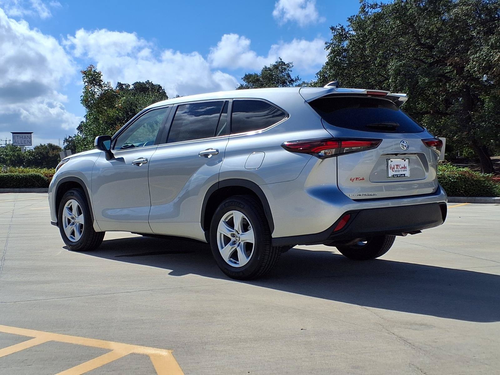 Certified 2025 Toyota Highlander LE FWD image 7
