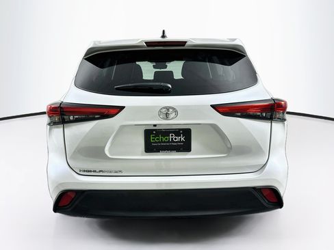 Used 2023 Toyota Highlander L FWD image 7