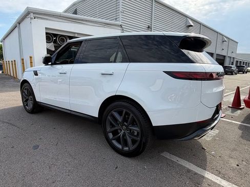 Used 2024 Land Rover Range Rover Sport SE AWD/4WD image 10