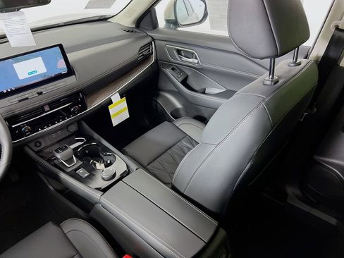 New 2026 Nissan Rogue Platinum image 22