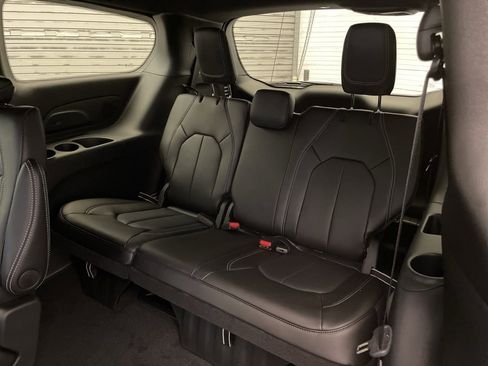 New 2026 Chrysler Pacifica Select image 15