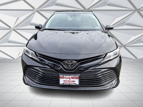Used 2019 Toyota Camry LE FWD image 3