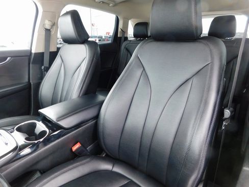 Used 2023 Lincoln Nautilus AWD w/ Premium Package image 15