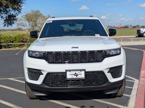 New 2025 Jeep Grand Cherokee Altitude RWD image 7