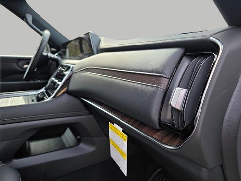 New 2026 Nissan Armada SL image 20