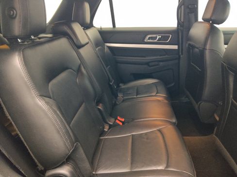 Used 2016 Ford Explorer XLT w/ Equipment Group 202A FWD image 19