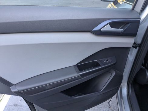 Used 2024 Volkswagen Taos SE image 27