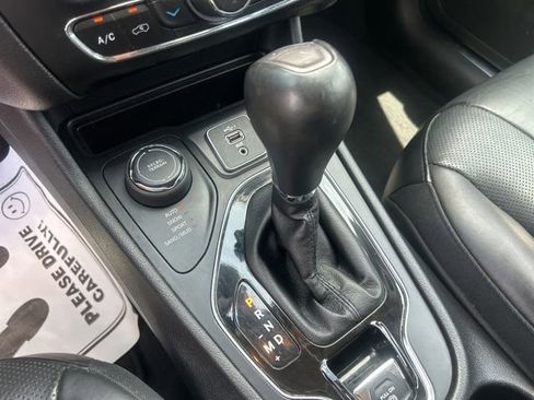 Used 2019 Jeep Cherokee Limited AWD/4WD image 26