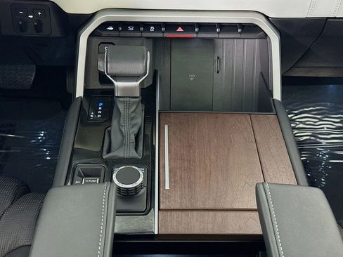 Used 2025 Toyota Sequoia Capstone image 39