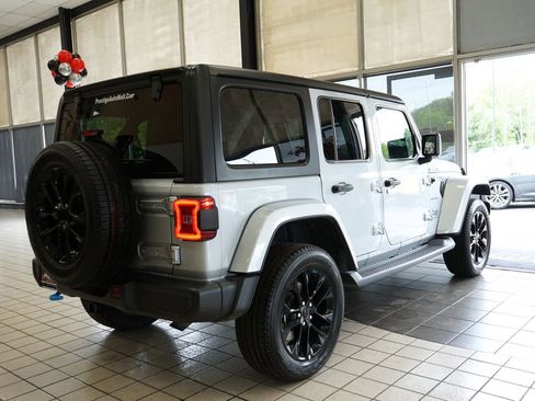 Used 2023 Jeep Wrangler Unlimited Sahara AWD/4WD image 17