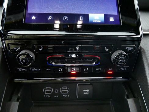 Used 2024 Jeep Grand Cherokee Altitude image 47