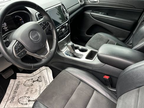 Used 2019 Jeep Grand Cherokee Altitude AWD/4WD image 7