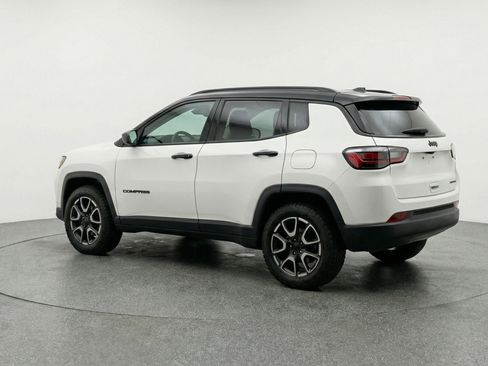 Used 2025 Jeep Compass Trailhawk AWD/4WD image 6