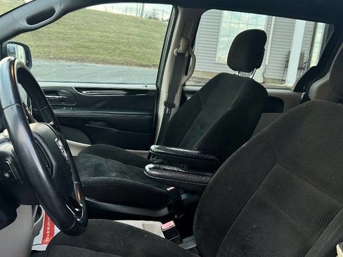 Used 2016 Dodge Grand Caravan SE FWD image 9