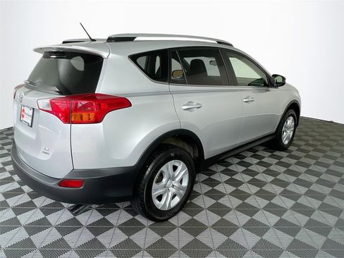 Used 2015 Toyota RAV4 LE AWD/4WD image 9