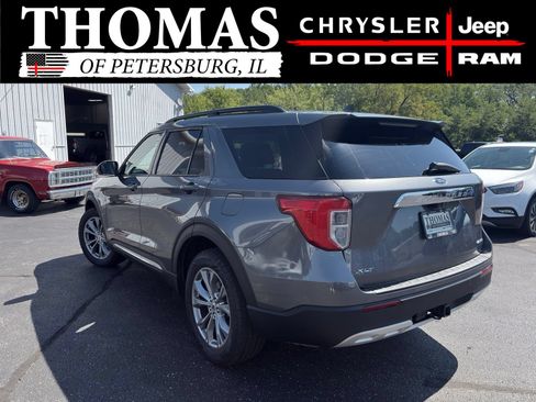 Used 2022 Ford Explorer XLT w/ Equipment Group 202A AWD/4WD image 12