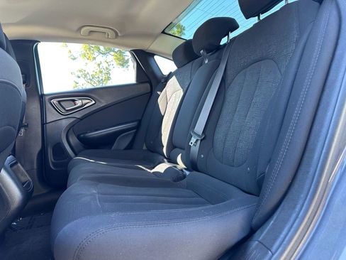 Used 2016 Chrysler 200 Limited w/ Convenience Group image 11