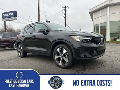 New 2026 Volvo XC40 B5 Core w/ Climate Package